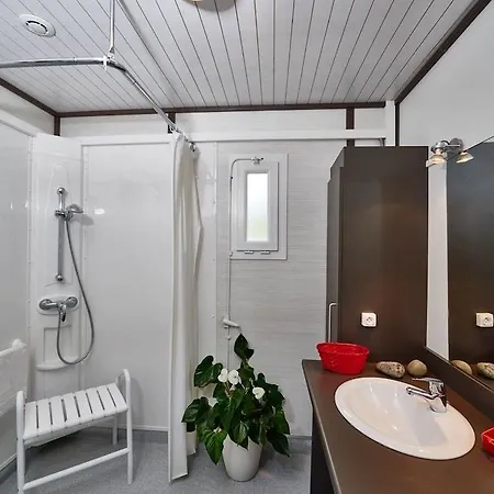 Otel Insolites Du De Trezulien